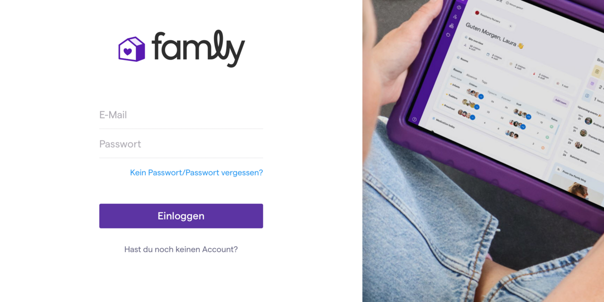Anmeldeseite für die App "family" mit Eingabefeldern für E-Mail und Passwort. Links das Logo von "family", rechts eine Person, die ein Tablet hält und die App-Oberfläche betrachtet. Unter den Eingabefeldern sind Links zu Passwort-Wiederherstellung und Kontoerstellung.